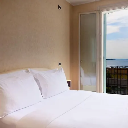 Gardone Palace Hotel Gardone Riviera Exterior foto