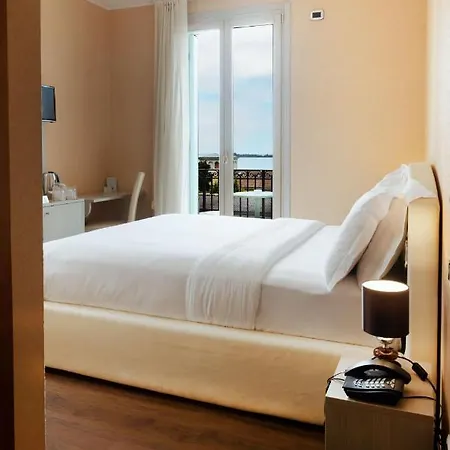 Gardone Palace Hotel Gardone Riviera Exterior foto